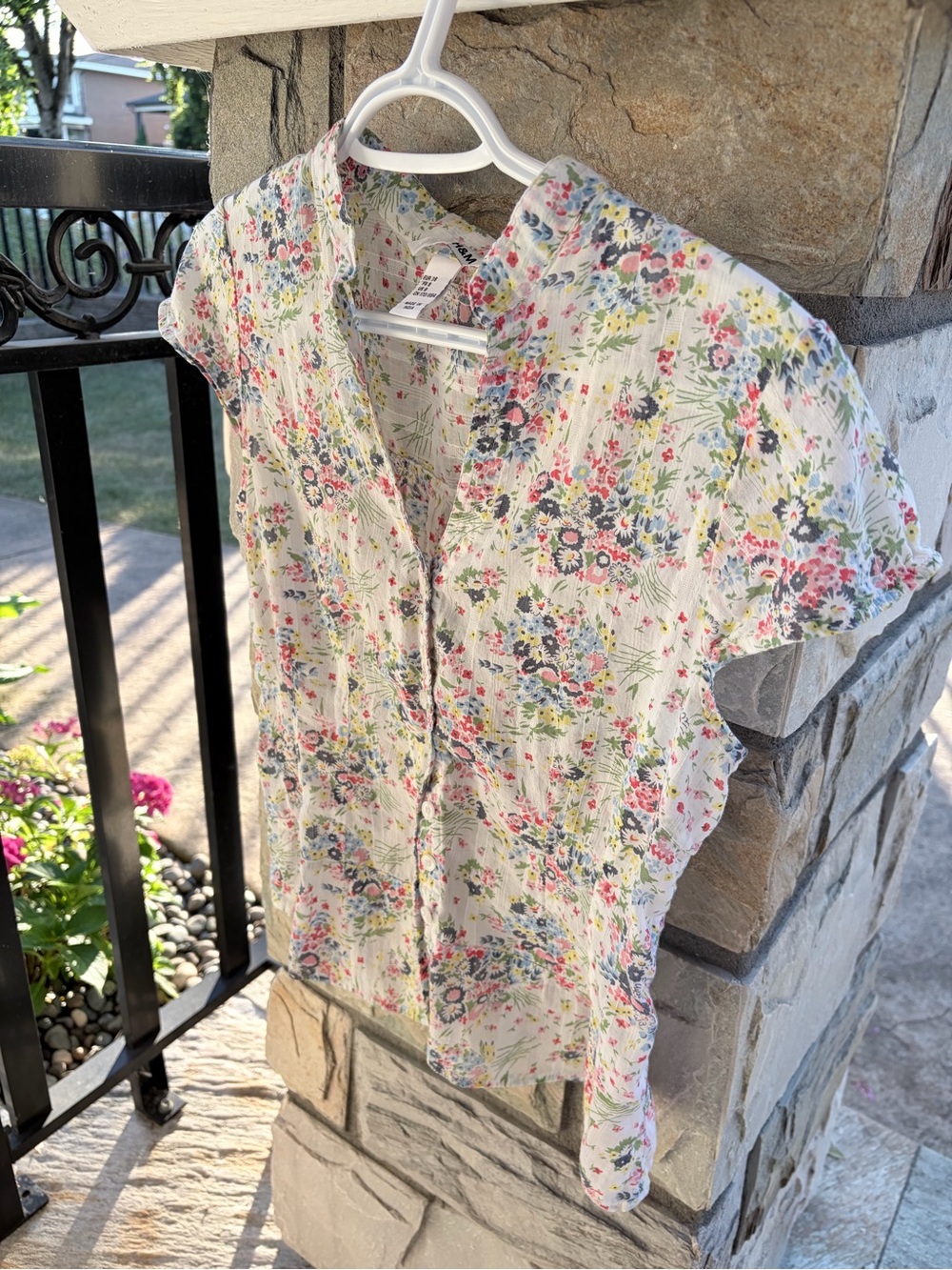 White Floral Short-Sleeve Button-Up Blouse